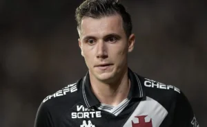 Lucas Piton interessa ao Santos, mas contratação de lateral-esquerdo só em breve