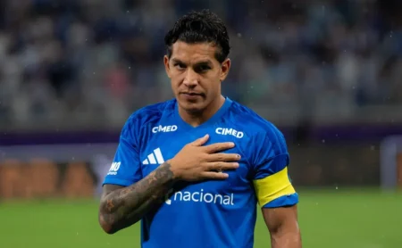 Lucas Romero retoma treinos no Cruzeiro e vira opção para enfrentar o Vitória