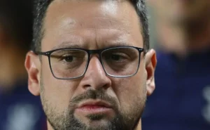 Lucas Silvestre, auxiliar técnico do Corinthians, prevê clássico tenso contra o Santos: “Cobranças virão”