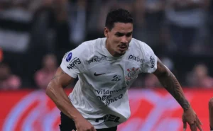 Lucas Veríssimo acerta com o Santos e não com o Corinthians Lucas Veríssimo acerta com o Santos e não com o Corinthians