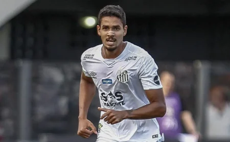 Lucas Veríssimo negocia com o Santos e pode ter salário abaixo apenas do de Neymar em possível retorno