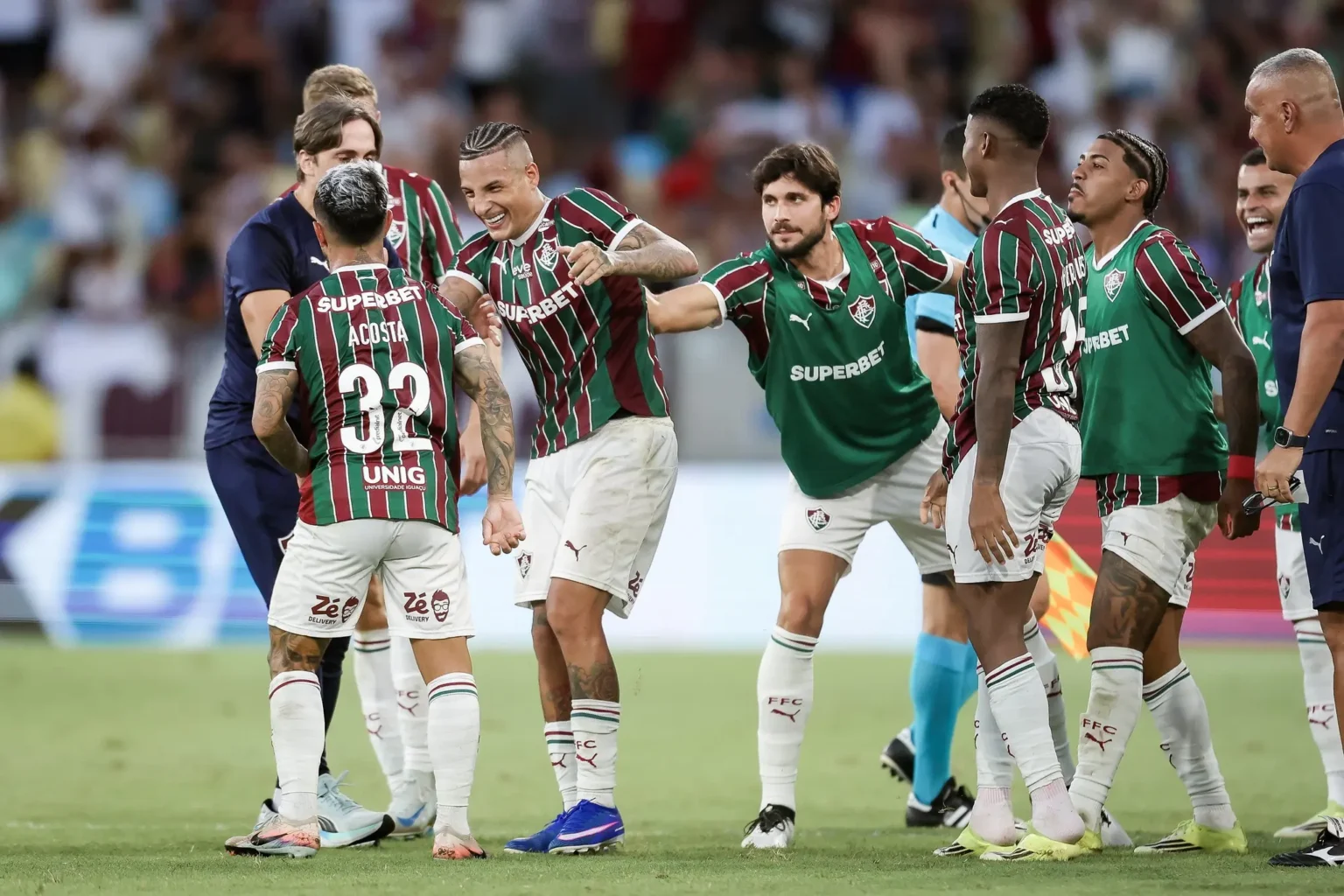 Lucho Acosta e Savarino brilham contra o Athletico-PR e evidenciam parceria no Fluminense; veja os lances
