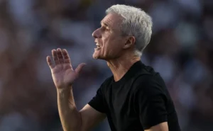 Luís Castro critica desempenho do Grêmio fora de casa e detalha falhas técnicas: “Não há como esconder”