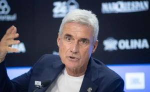 Luís Castro aposta em tática para evitar euforia dos jogadores contra o Internacional