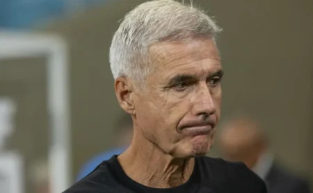 Luís Castro expõe momento delicado nos bastidores do Grêmio: “Esconder isso é esconder o óbvio”