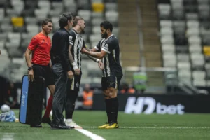 Lyanco retorna aos gramados pelo Atlético-MG após cinco meses e se emociona: "Já tinha passado da hora"