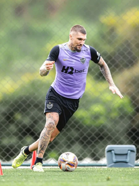 Lyanco retoma os treinos do Atlético-MG após recuperação de ruptura no tendão de Aquiles