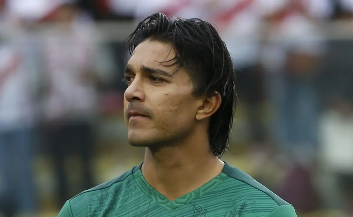 Marcelo Moreno marca em retorno após aposentadoria e recebe ovação da torcida Marcelo Moreno marca em retorno após aposentadoria e recebe ovação da torcida