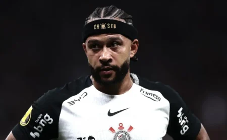 Marcelo Paz reafirma desejo de permanência de Memphis no Corinthians, mas situação financeira dificulta acordo