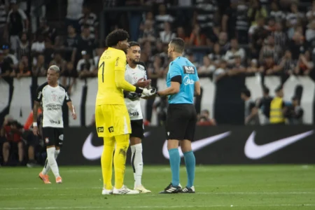 Marcelo Paz critica erros de arbitragem e questiona atuação em jogos do Corinthians: "Histórico muito ruim"