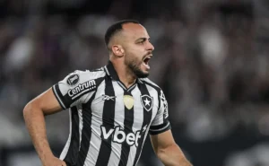 Marcelo Paz confirma negociações com Arthur Cabral, mas acordo entre Corinthians e Botafogo ainda não avança