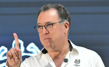 Marcelo Teixeira analisa atuação do Santos no mercado e mantém abertas possibilidades de reforços
