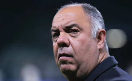 Marcos Braz, ex-dirigente do Flamengo, tem contratação pelo Santos vetada por vínculo com o clube carioca
