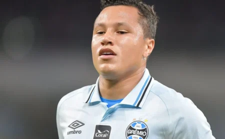 Marlon acusa jornalistas de favorecerem o Grêmio com polêmica inventada envolvendo o Internacional