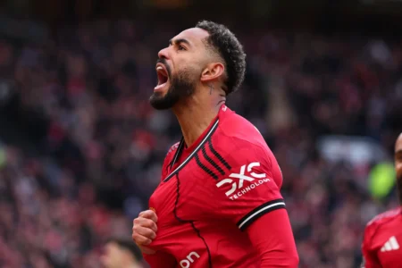 Matheus Cunha se destaca em vitória do United antes da convocação para a Seleção: "Triunfar aqui e no Brasil"