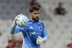 Matheus Cunha cobra mudança de postura no Cruzeiro e detalha recuperação de lesão