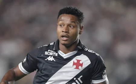 Matheus França: Ex-Vasco pode seguir no cenário nacional