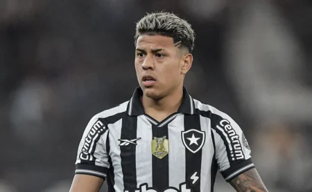 Matheus Martins se adapta à função de centroavante no Botafogo: "Confiança do técnico é fundamental"
