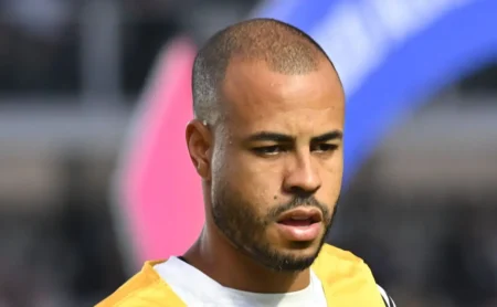 Mayke e a artrose no joelho: preocupação no Santos com contrato até 2027