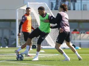 Mbappé treina com o grupo e pode ser relacionado pelo Real Madrid para enfrentar o Manchester City Mbappé treina com o grupo e pode ser relacionado pelo Real Madrid para enfrentar o Manchester City