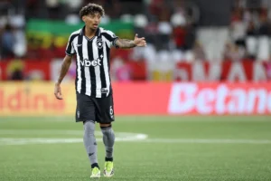 Medina e Ferraresi vislumbram sequência no Botafogo após encontrarem espaço no grupo