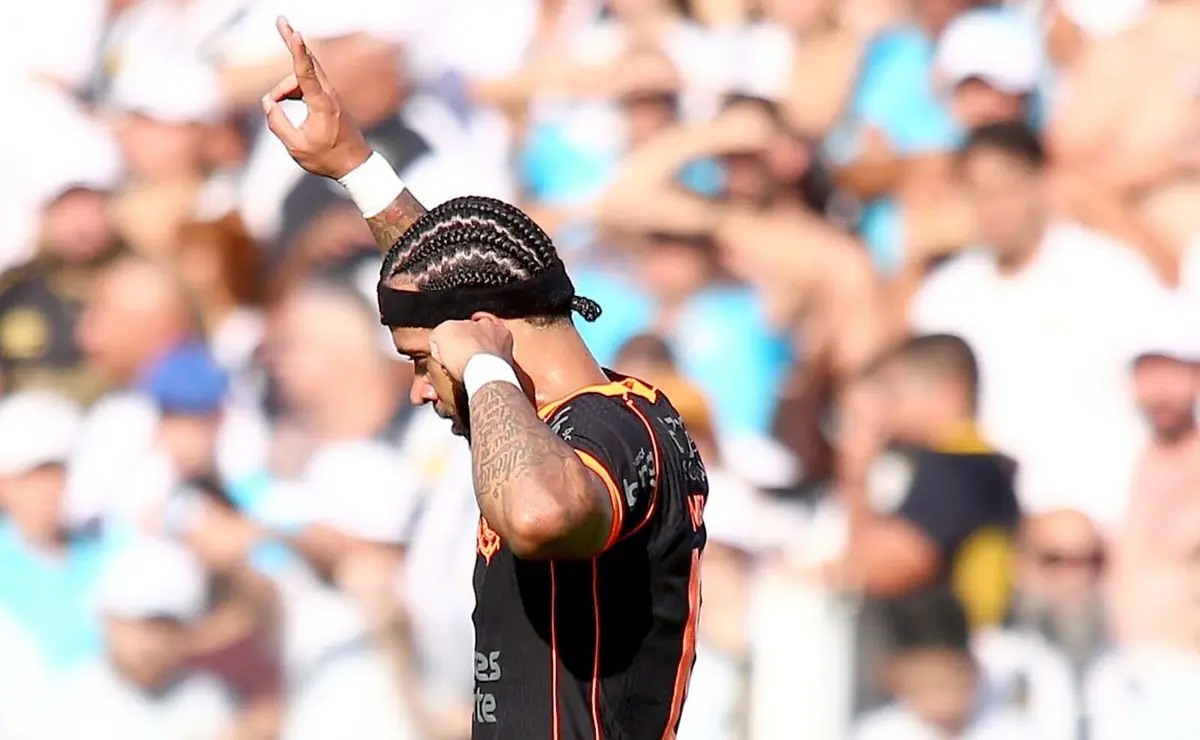 Memphis Depay marca golaço e Corinthians abre o placar no clássico contra o Santos Memphis Depay marca golaço e Corinthians abre o placar no clássico contra o Santos