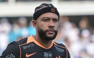 Memphis pode ser suspenso por até 6 jogos por uso de celular contra o Flamengo