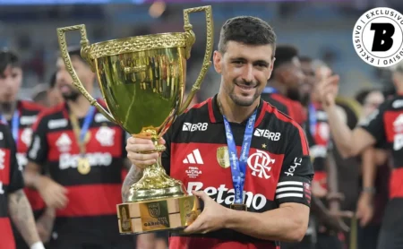 Mesmo campeão, Flamengo observa Arrascaeta iniciar a temporada com desempenho inferior ao de 2025