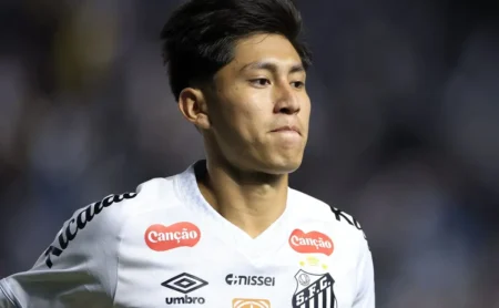 Miguelito conquista Vojvoda e segue com oportunidades no Santos