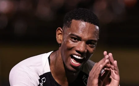 Milan intensifica oferta por André, mas Corinthians mantém pedido de R$ 132 milhões