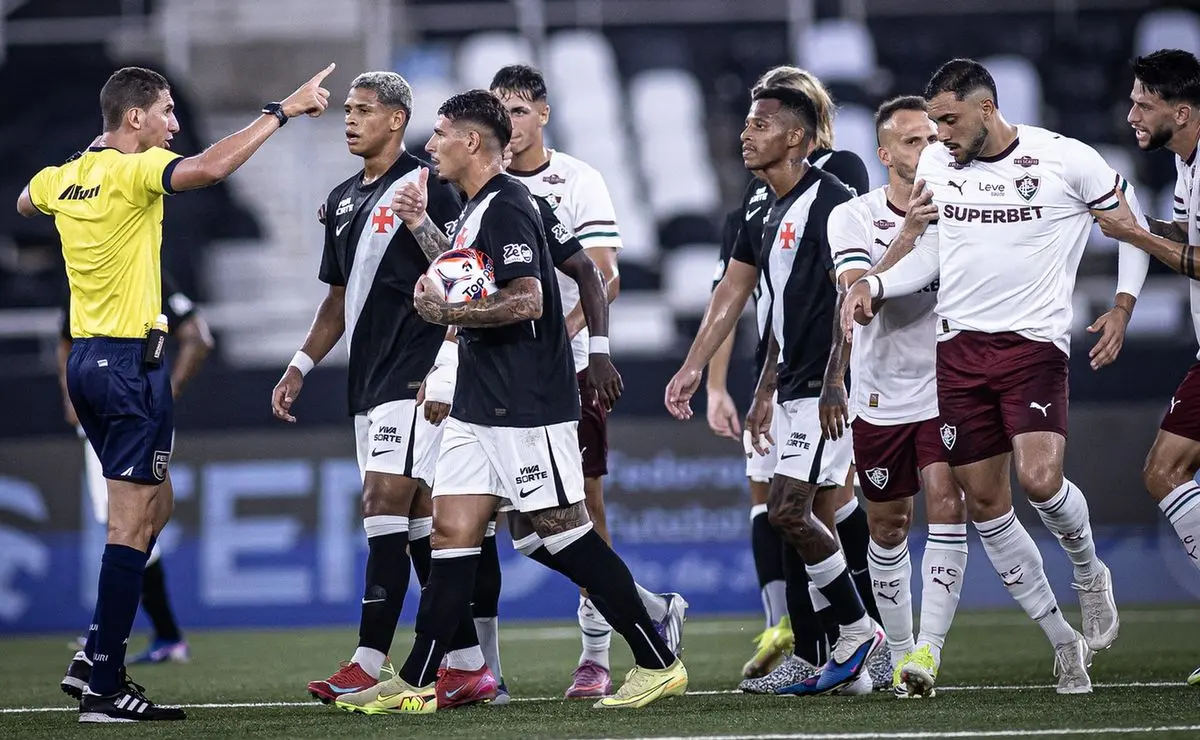 Milton Neves prevê nova derrota e eliminação do Vasco para o Fluminense no Carioca Milton Neves prevê nova derrota e eliminação do Vasco para o Fluminense no Carioca