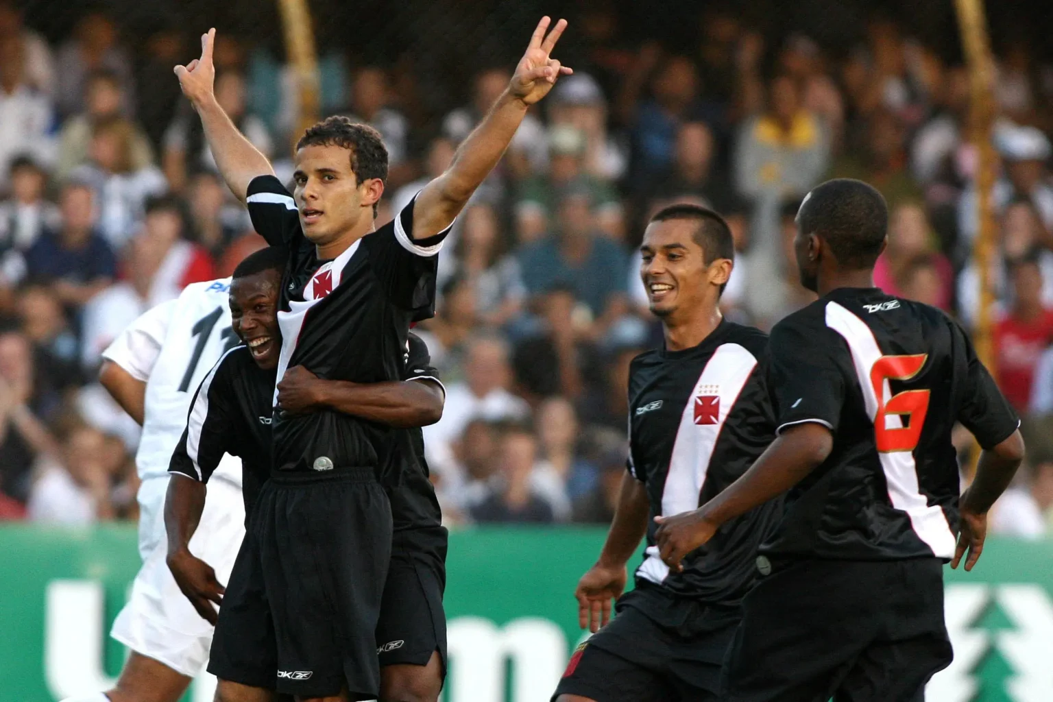 Morais recorda maior vitória do Vasco sobre o Palmeiras e exalta Renato em 2005: "Se ele não chega, a gente caía"