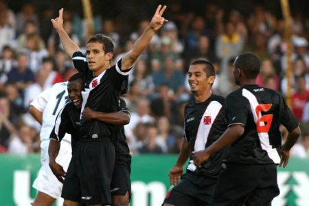 Morais recorda maior vitória do Vasco sobre o Palmeiras e exalta Renato em 2005: "Se ele não chega, a gente caía"