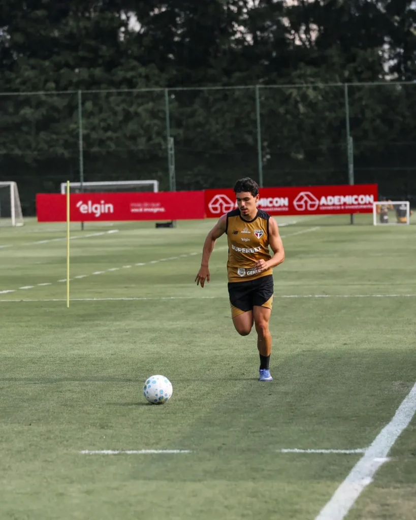 Moreira e Lucca treinam com o elenco do São Paulo