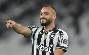 Negociação de Arthur Cabral: reviravolta e reunião entre Corinthians e Botafogo agendada