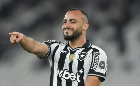 Negociação de Arthur Cabral: reviravolta e reunião entre Corinthians e Botafogo agendada