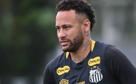 Neymar considera aposentadoria ao fim do ano, decisão final após a Copa