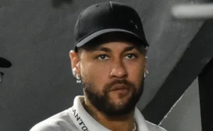 Neymar é notícia na Europa e ausência no Santos é criticada: “Péssima fase”