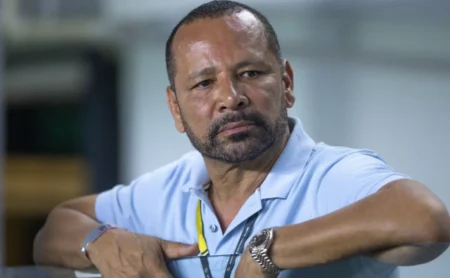 Neymar Pai questiona gestão de Marcelo Teixeira no Santos e relação se deteriora Neymar Pai questiona gestão de Marcelo Teixeira no Santos e relação se deteriora