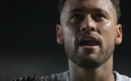 Neymar retoma treinos com o grupo e deve ser titular contra o Mirassol