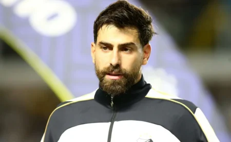 Neymar se ausenta dos treinos do Santos e Luan Peres lamenta baixa Neymar se ausenta dos treinos do Santos e Luan Peres lamenta baixa