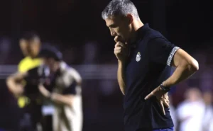 Neymar, um trunfo clássico para Vojvoda em busca de alívio no Santos