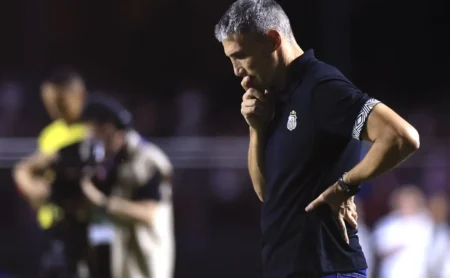 Neymar, um trunfo clássico para Vojvoda em busca de alívio no Santos