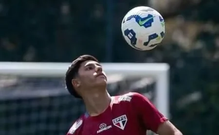 Nicolas Bosshardt, joia do São Paulo, não é convocado para a Seleção Sub-20, apesar de elogios de Roger Machado