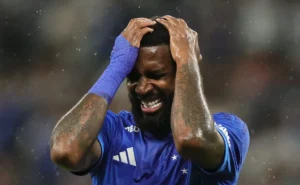 Pai de Gerson, do Cruzeiro, denuncia racismo e faz desabafo após ofensas no Maracanã