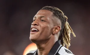 Palmeiras busca acordo com Textor e retorno de Danilo está atrelado a aumento salarial Palmeiras busca acordo com Textor e retorno de Danilo está atrelado a aumento salarial