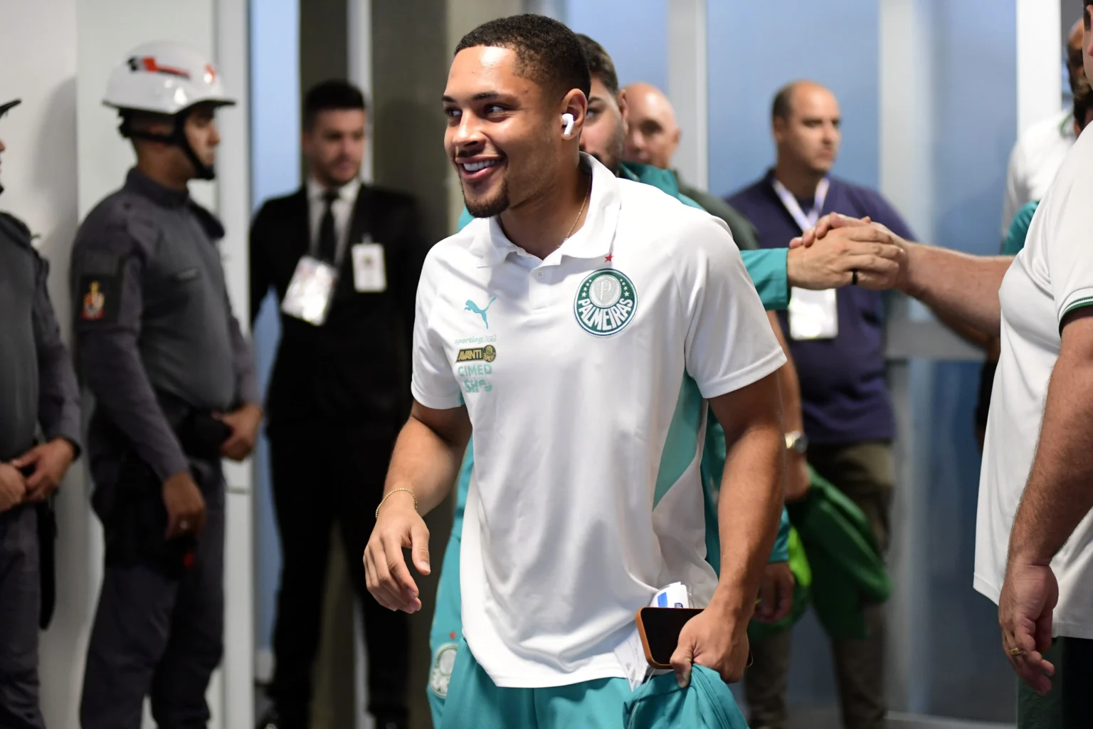 Palmeiras: Vitor Roque em recuperação e Paulinho treina normalmente