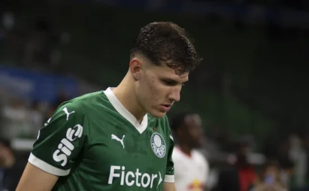 Palmeiras estuda empréstimo de Benedetti ao Athletico para dar sequência ao desenvolvimento do zagueiro