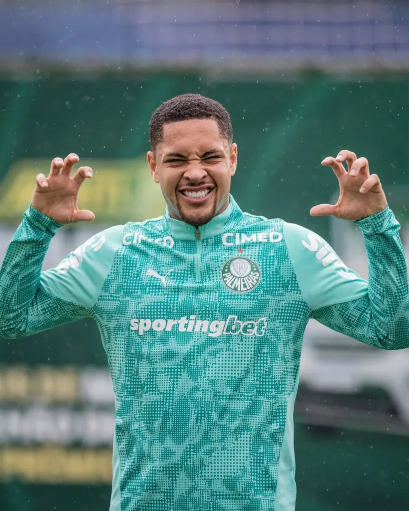 Palmeiras define escalação com Vitor Roque para a final