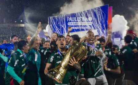 Palmeiras recebe premiação de R$ 5 milhões pelo título do Campeonato Paulista Palmeiras recebe premiação de R$ 5 milhões pelo título do Campeonato Paulista